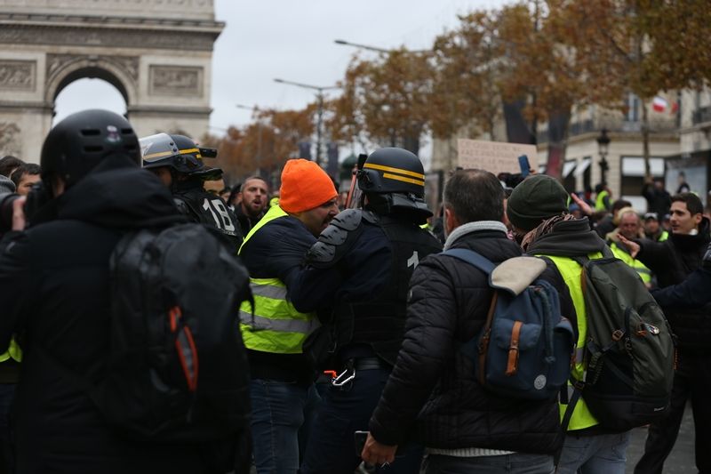 Paris'teki gösterilerde sürpriz isim... 2