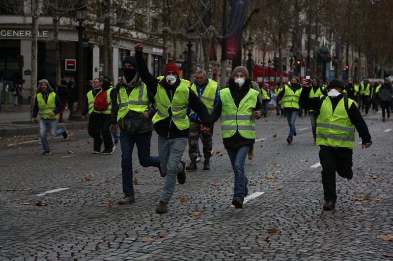 Paris'teki gösterilerde sürpriz isim... 5
