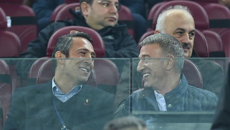 Ali Koç ve Ahmet Ağaoğlu tribünde birlikte oturdu! 2