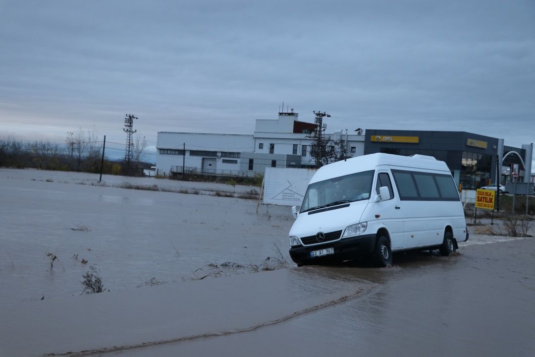 Edirne'yi sağanak yağış ve sel vurdu! 6
