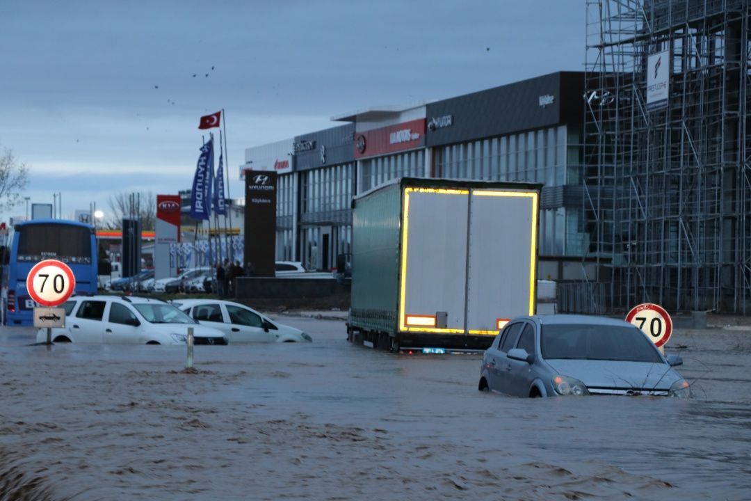 Edirne'yi sağanak yağış ve sel vurdu! 9