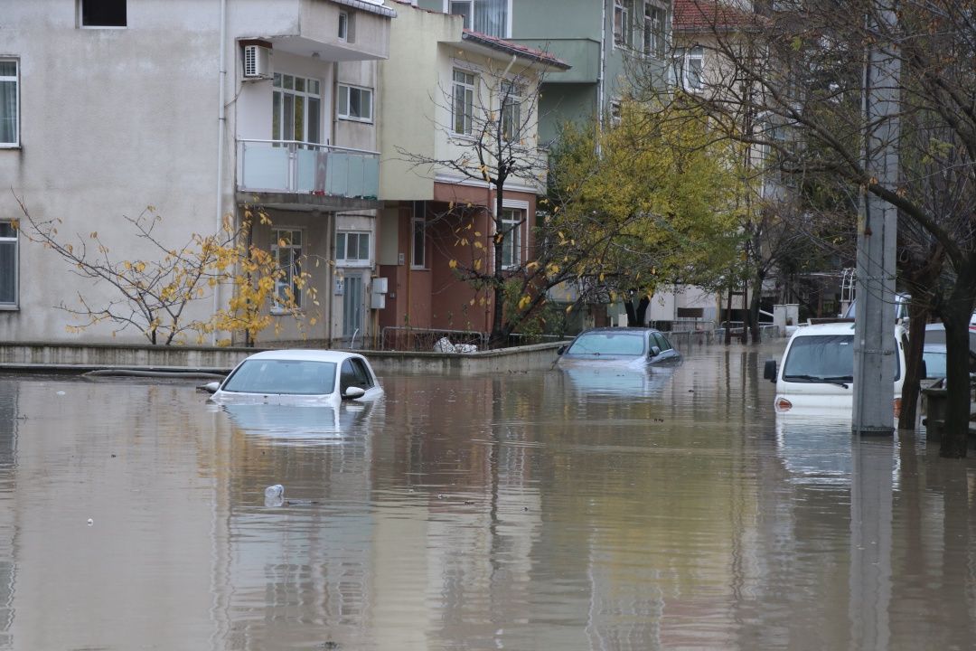 Edirne'yi sağanak yağış ve sel vurdu! 15