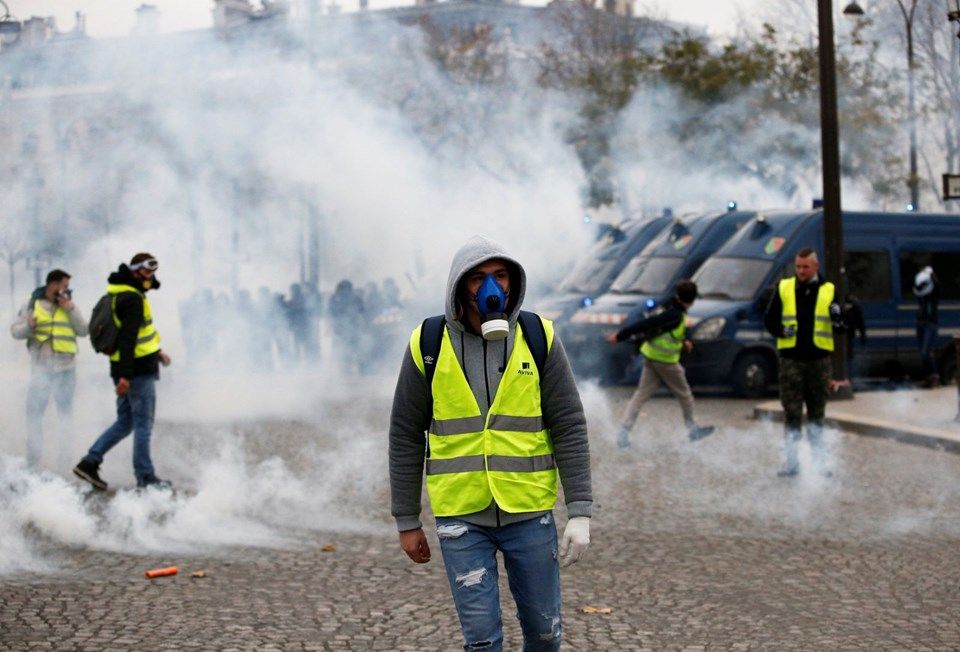 Fransa'da sarı yelekli isyan büyüyor! 4