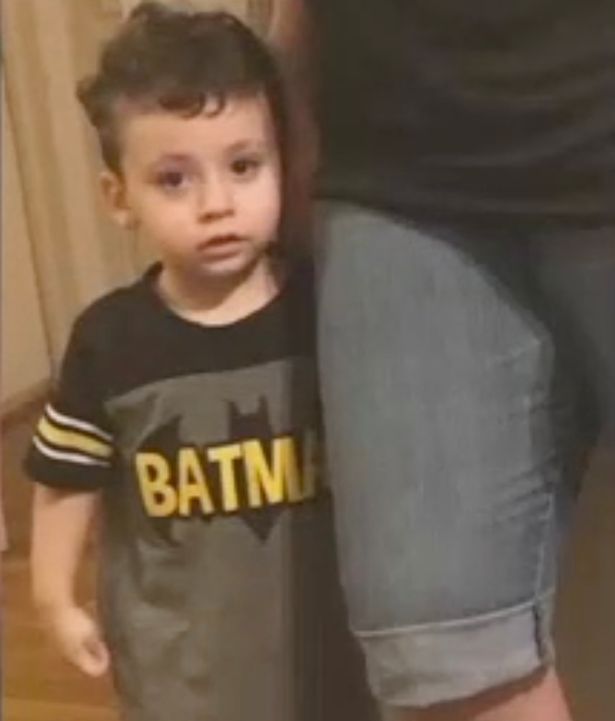 Çocuğunu sevgilisiyle birlikte zincirleyip... 4