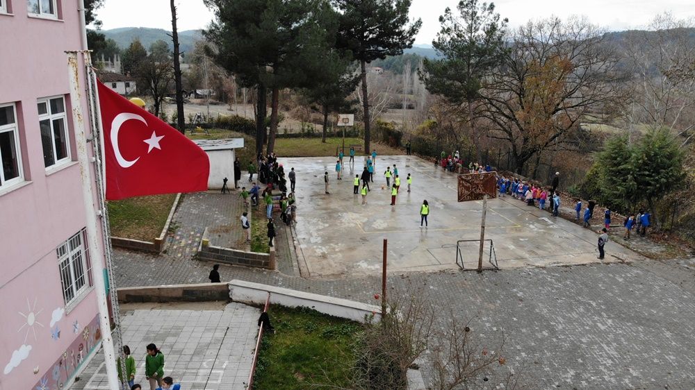 Köy ilkokulunda VAR sistemi kurdular... 1