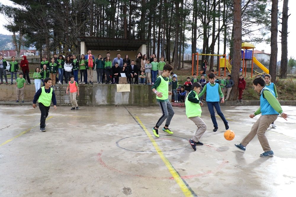 Köy ilkokulunda VAR sistemi kurdular... 5