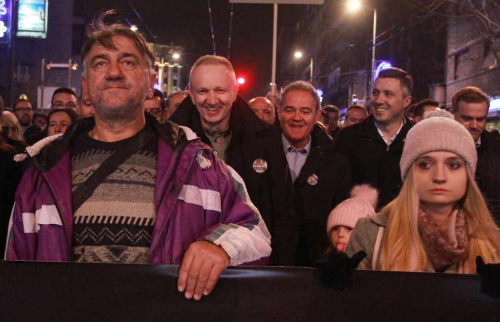 Sırbistan'da halk bu sloganla sokağa döküldü! 2