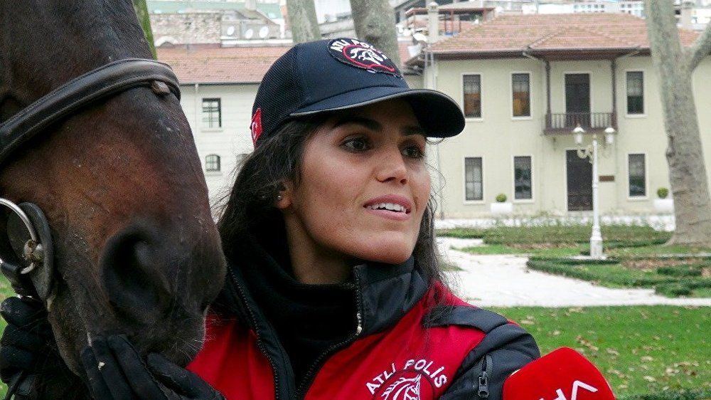 İstanbul Emniyeti'nin kadın süvarileri devriyede! 1