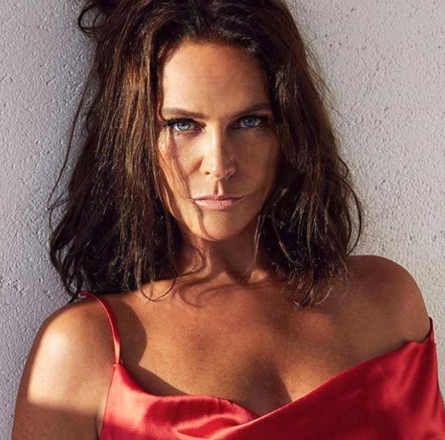 Hülya Avşar genç mankenlere taş çıkarttı! 5