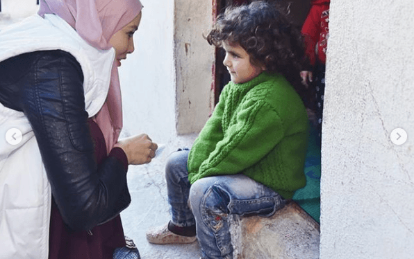 Gamze Özçelik, İdlibli miniklerle buluştu! 7
