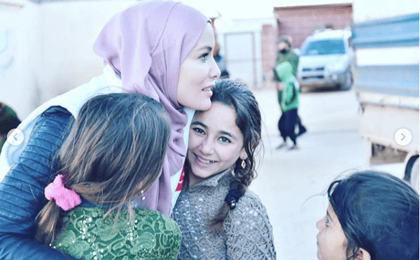 Gamze Özçelik, İdlibli miniklerle buluştu! 8