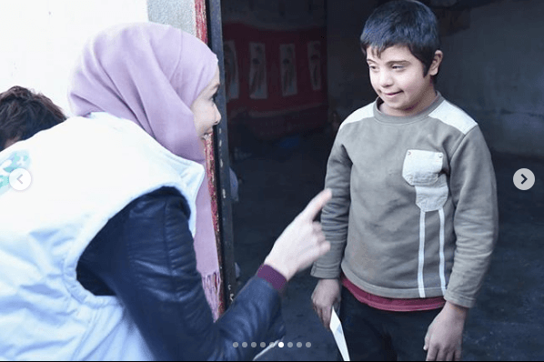 Gamze Özçelik, İdlibli miniklerle buluştu! 4