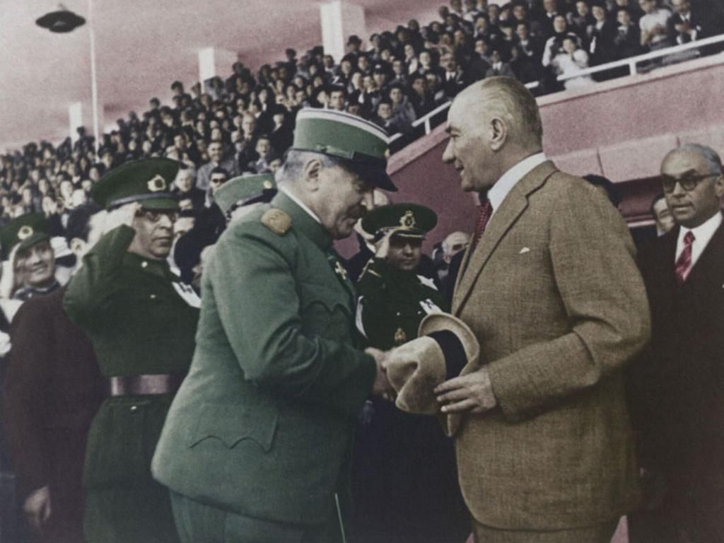 Atatürk'ün Türk subaylarına diktirdiği Chanel üniformalar! 9