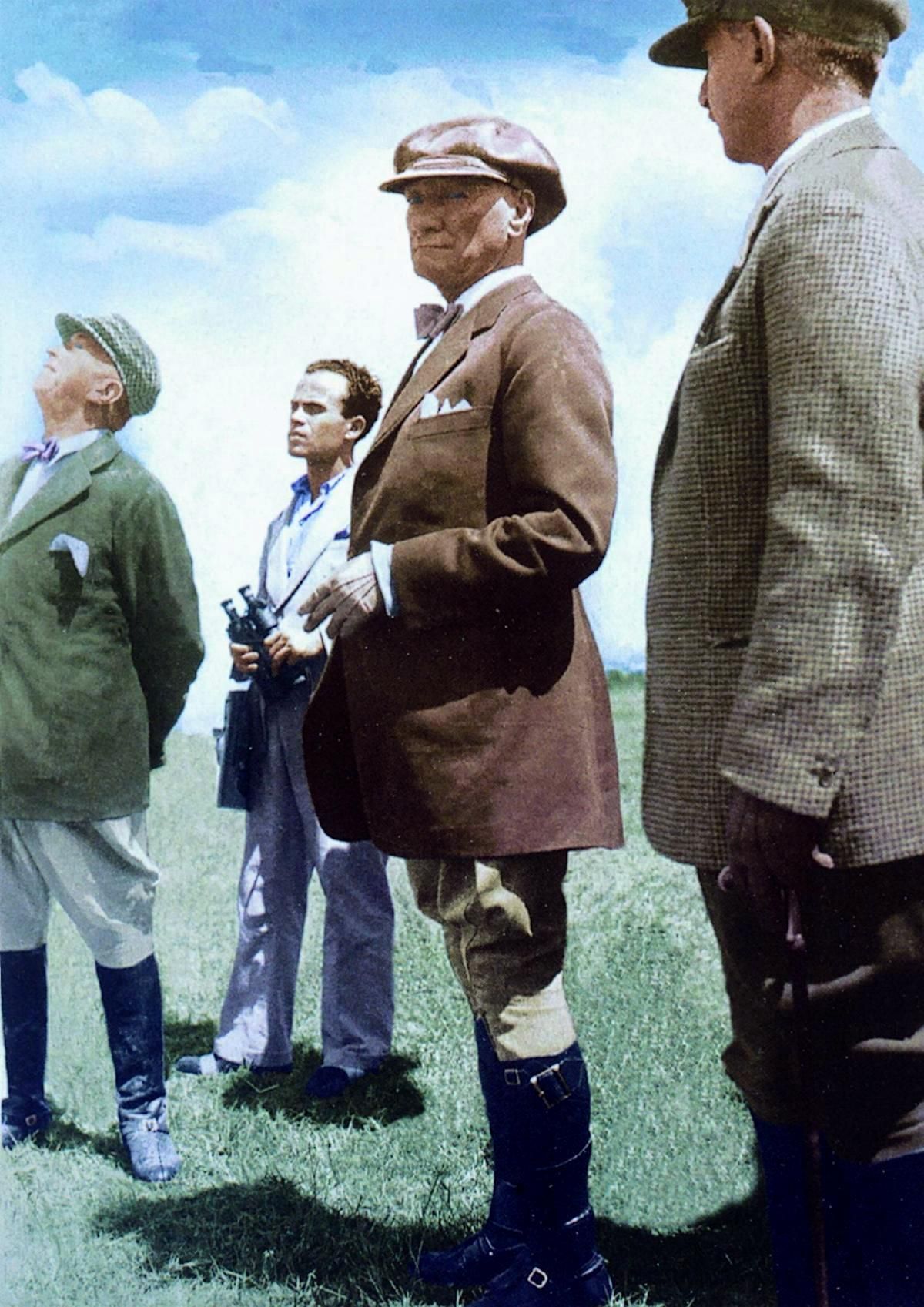 Atatürk'ün Türk subaylarına diktirdiği Chanel üniformalar! 11