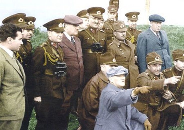 Atatürk'ün Türk subaylarına diktirdiği Chanel üniformalar! 7