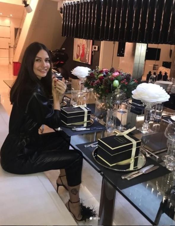 Ünlü isimler yeni yıla böyle girdi! 11