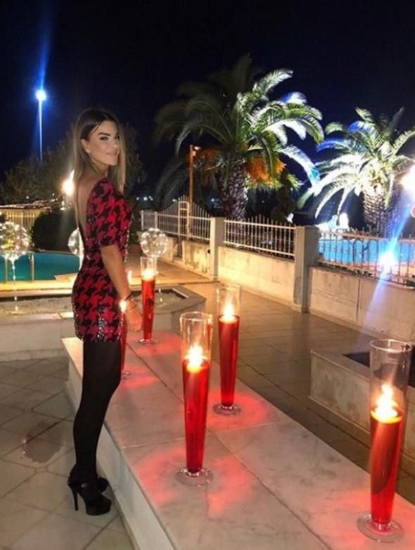 Ünlü isimler yeni yıla böyle girdi! 16