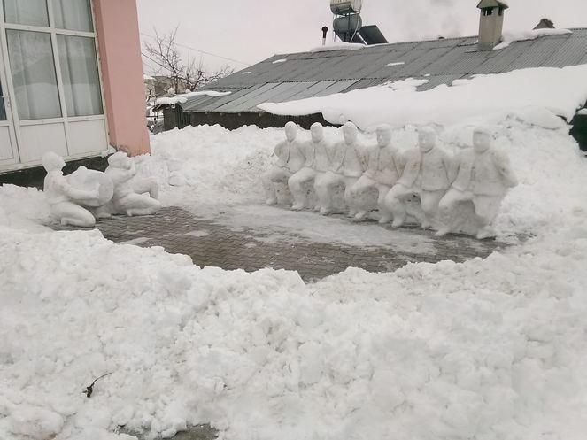 Kardan folklor ekibi yaptı, buza halay çektirdi! 6