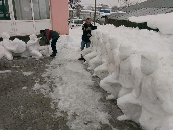 Kardan folklor ekibi yaptı, buza halay çektirdi! 3