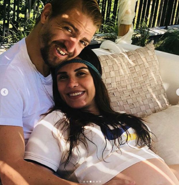 Caner Erkin, Şükran Ovalı'yla olan evliliğinin 2. yılını bu fotoğrafla kutladı 1