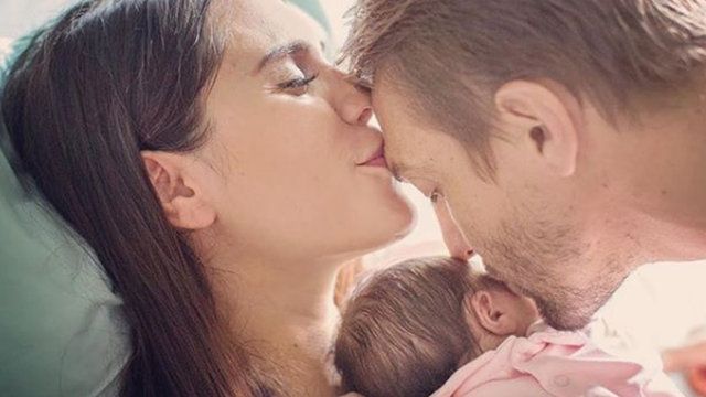 Caner Erkin, Şükran Ovalı'yla olan evliliğinin 2. yılını bu fotoğrafla kutladı 6