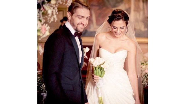 Caner Erkin, Şükran Ovalı'yla olan evliliğinin 2. yılını bu fotoğrafla kutladı 13