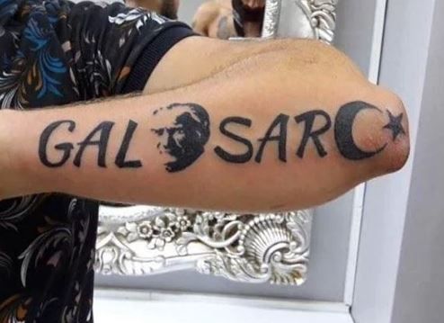 İbrahim Tatlıses'i sırtına dövme yaptırdı! Yetmeyince... 3