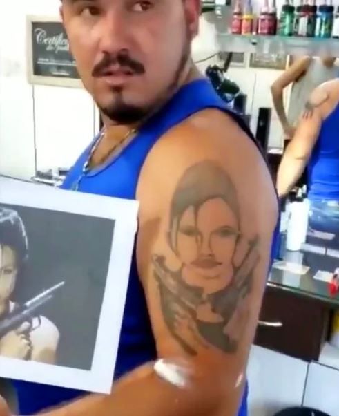 İbrahim Tatlıses'i sırtına dövme yaptırdı! Yetmeyince... 8