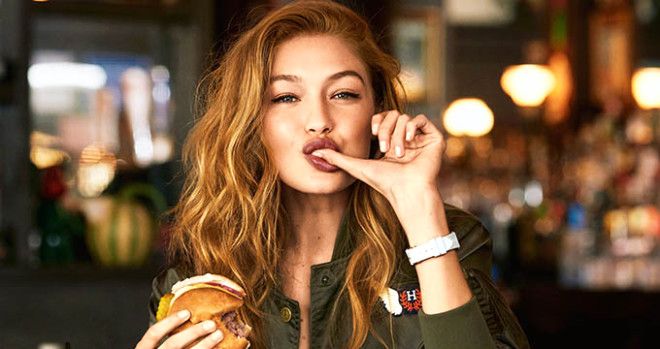 Dünyaca ünlü modellerin formda kalma sırrı: Hamburger! 2