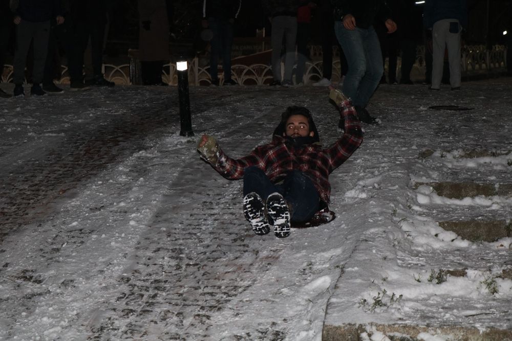Çamlıca'da vatandaşların kar keyfi... 3