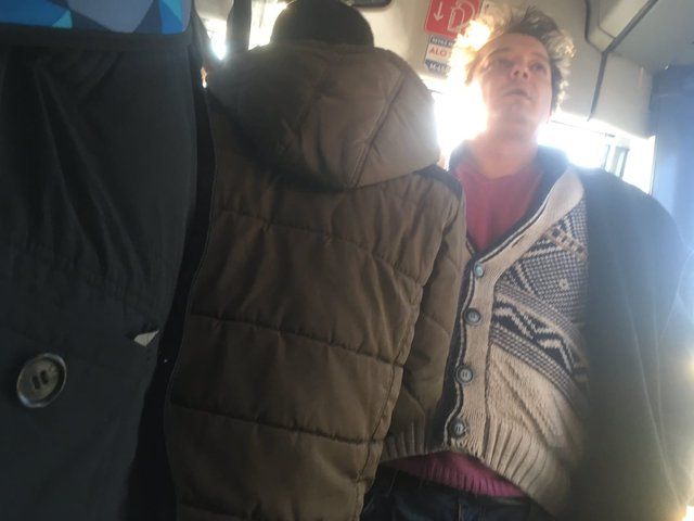 "Günlerdir aynı kazağı giyiyor, telefonunu bile kullanamıyor!" 2