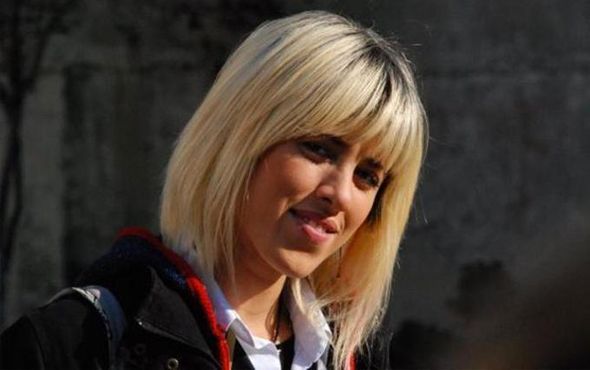 Arka Sıradakiler'in Özge'si tanınmaz halde! 10