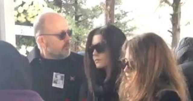 Hande Erçel'den annesine son veda! 1