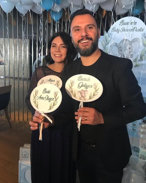 Buse Varol karnı burnunda parti verdi! 1