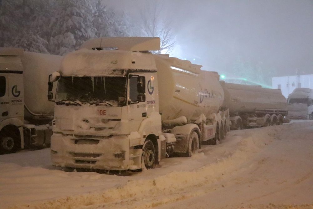 Bolu Dağı geçişi TIR ve kamyonlara kapatıldı... 3