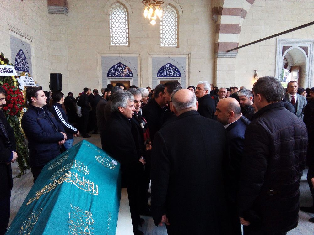 Hadi Özışık'ın babası son yolculuğuna uğurlandı! 19