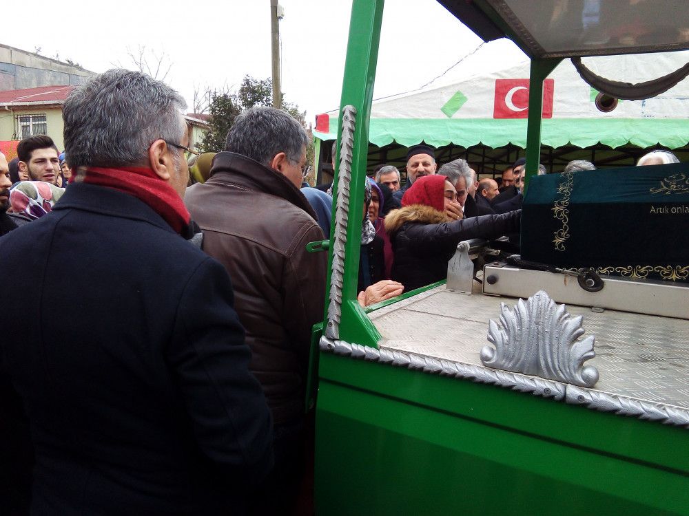 Hadi Özışık'ın babası son yolculuğuna uğurlandı! 17
