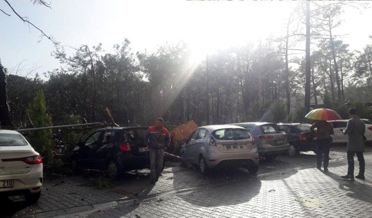 Hortum Antalya'yı yerle bir etti! 17