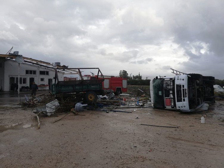 Hortum Antalya'yı yerle bir etti! 8