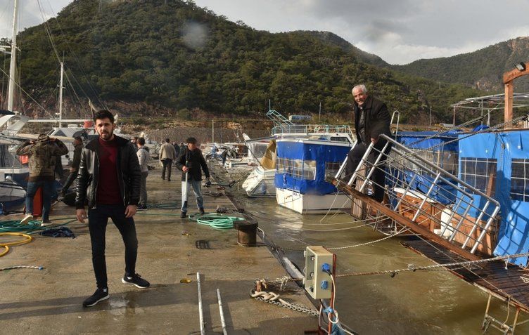 Hortum Antalya'yı yerle bir etti! 33