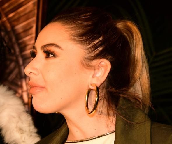 Hadise kapısını kimseye açamaz oldu! 4