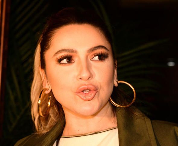 Hadise kapısını kimseye açamaz oldu! 1