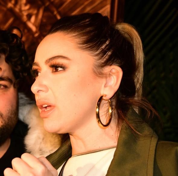 Hadise kapısını kimseye açamaz oldu! 5