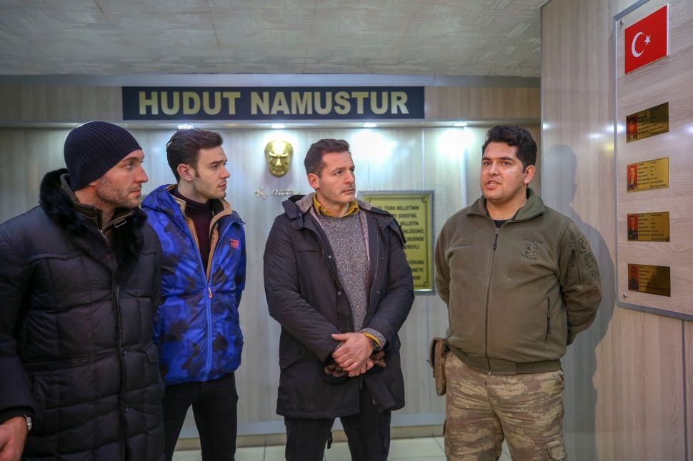 Söz dizisi oyuncuları Mehmetçik'le buluştu! 16
