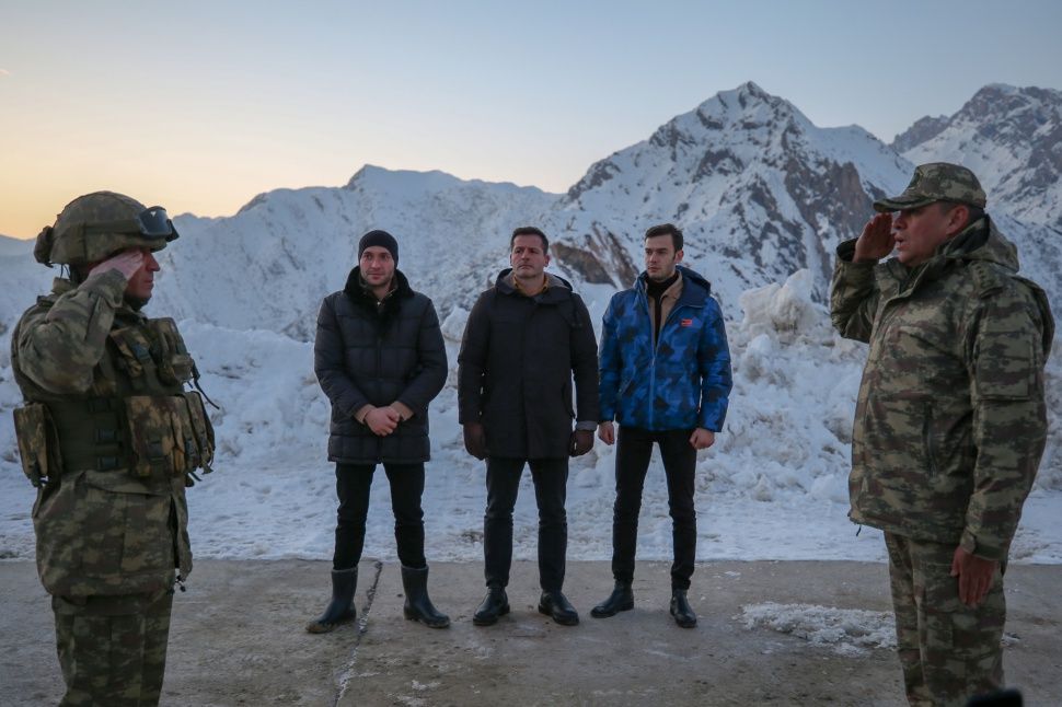 Söz dizisi oyuncuları Mehmetçik'le buluştu! 8