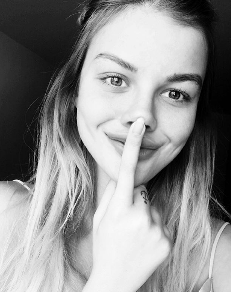 Ünlü komedyen gönlünü bu güzele kaptırdı! 7