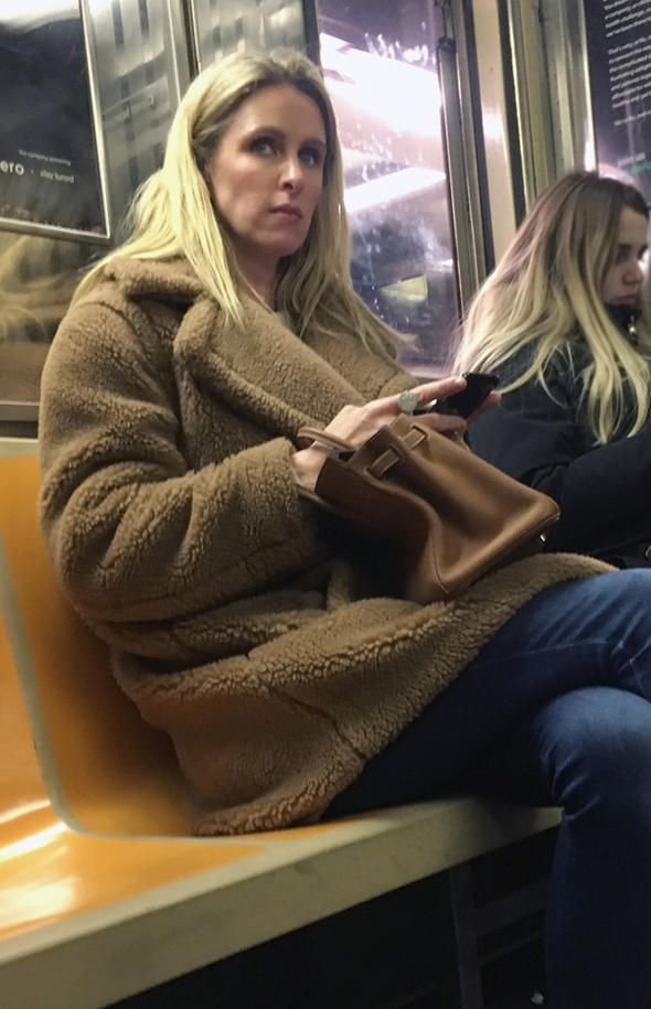 Özel uçağı olan milyarder metrodan çıktı! 5