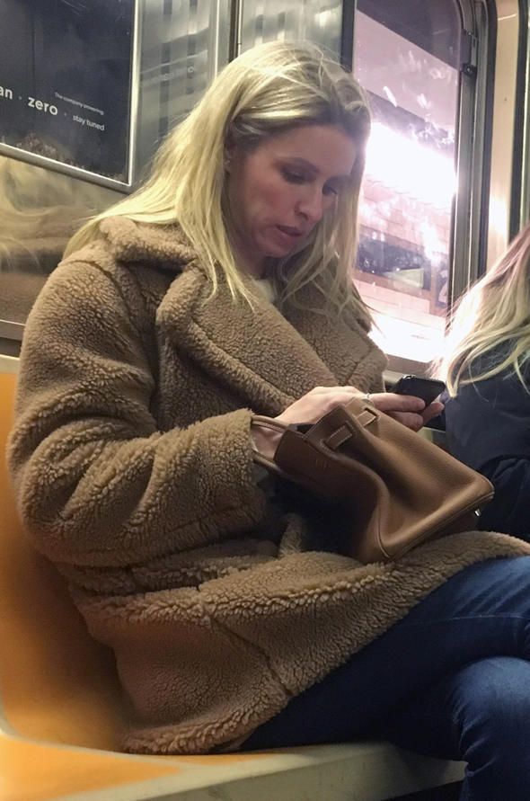 Özel uçağı olan milyarder metrodan çıktı! 8
