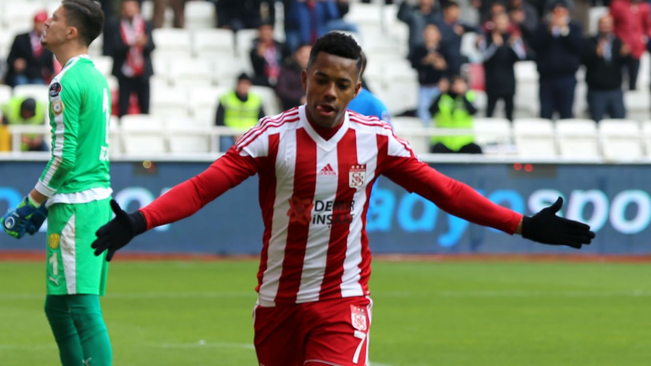 Dünya yıldızlarının yeni tercihi Sivasspor! 4