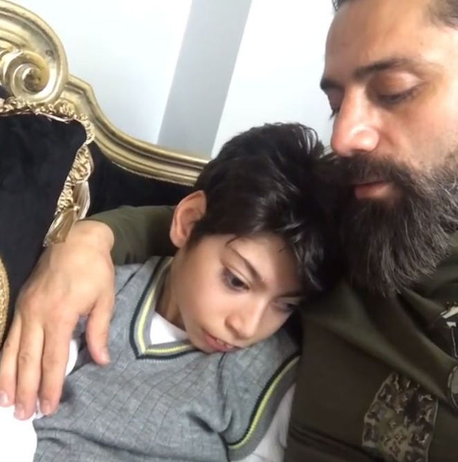 Oğlundan bahsederken konuşmakta güçlük çekti! 3